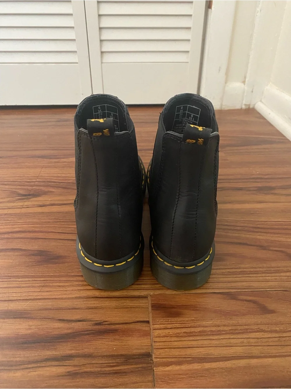 Dr. Martens 2976 Chelsea Boot in Black - Picture 4 of 9
